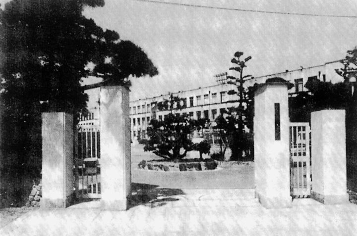 旧校舎時代の正門